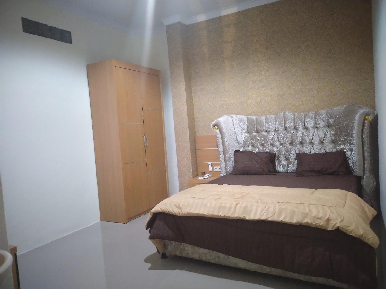 Cover Image for HOTEL MILLIONAIRE BANGKO, (Hotel Milioner Bangko)