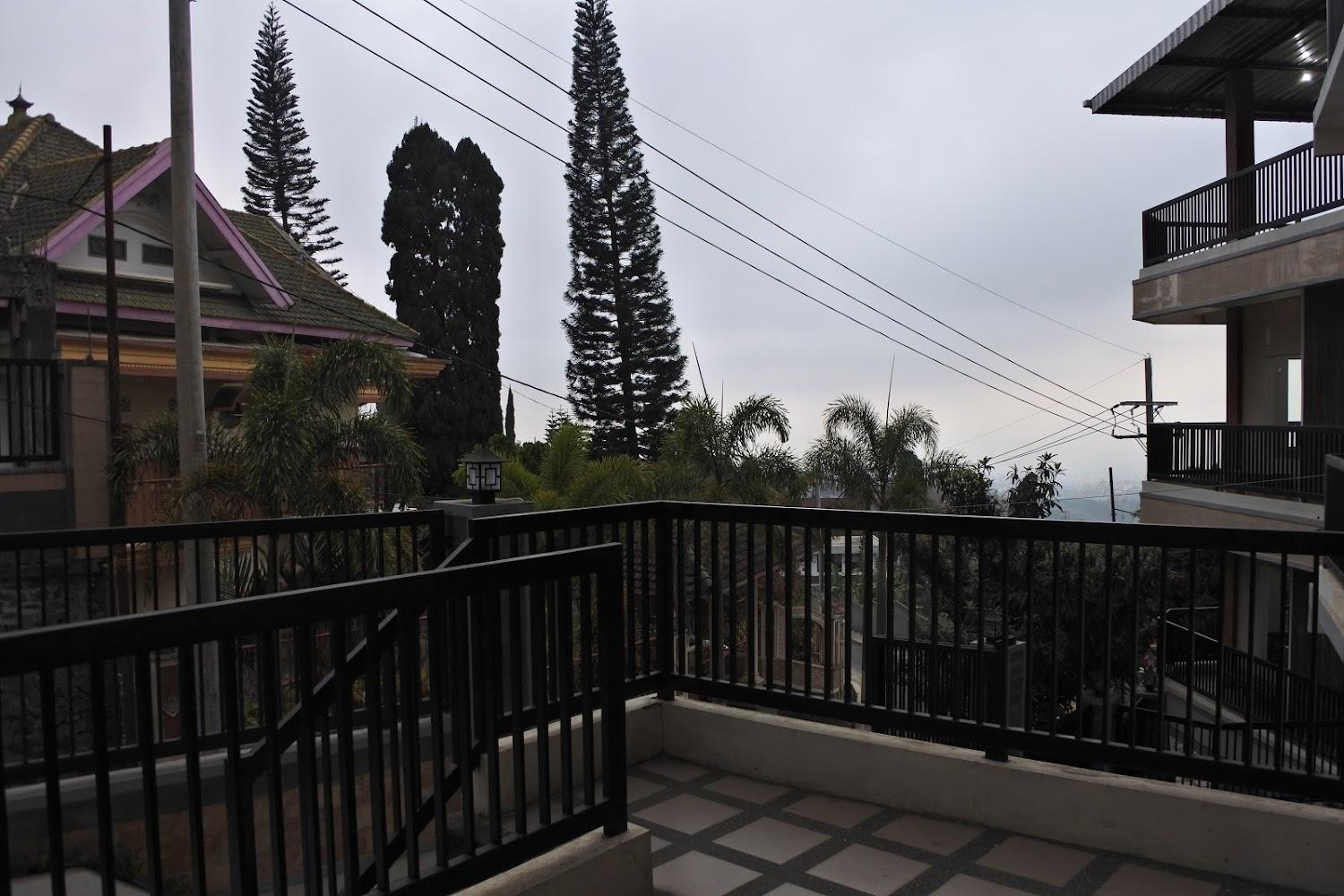 Cover Image for RedDoorz near Taman Rekreasi Selecta
