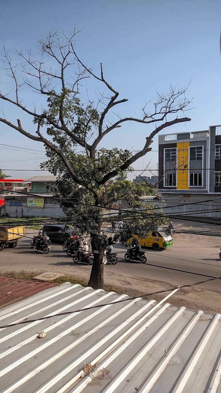 Cover Image for RedDoorz near Institut Kesehatan Helvetia