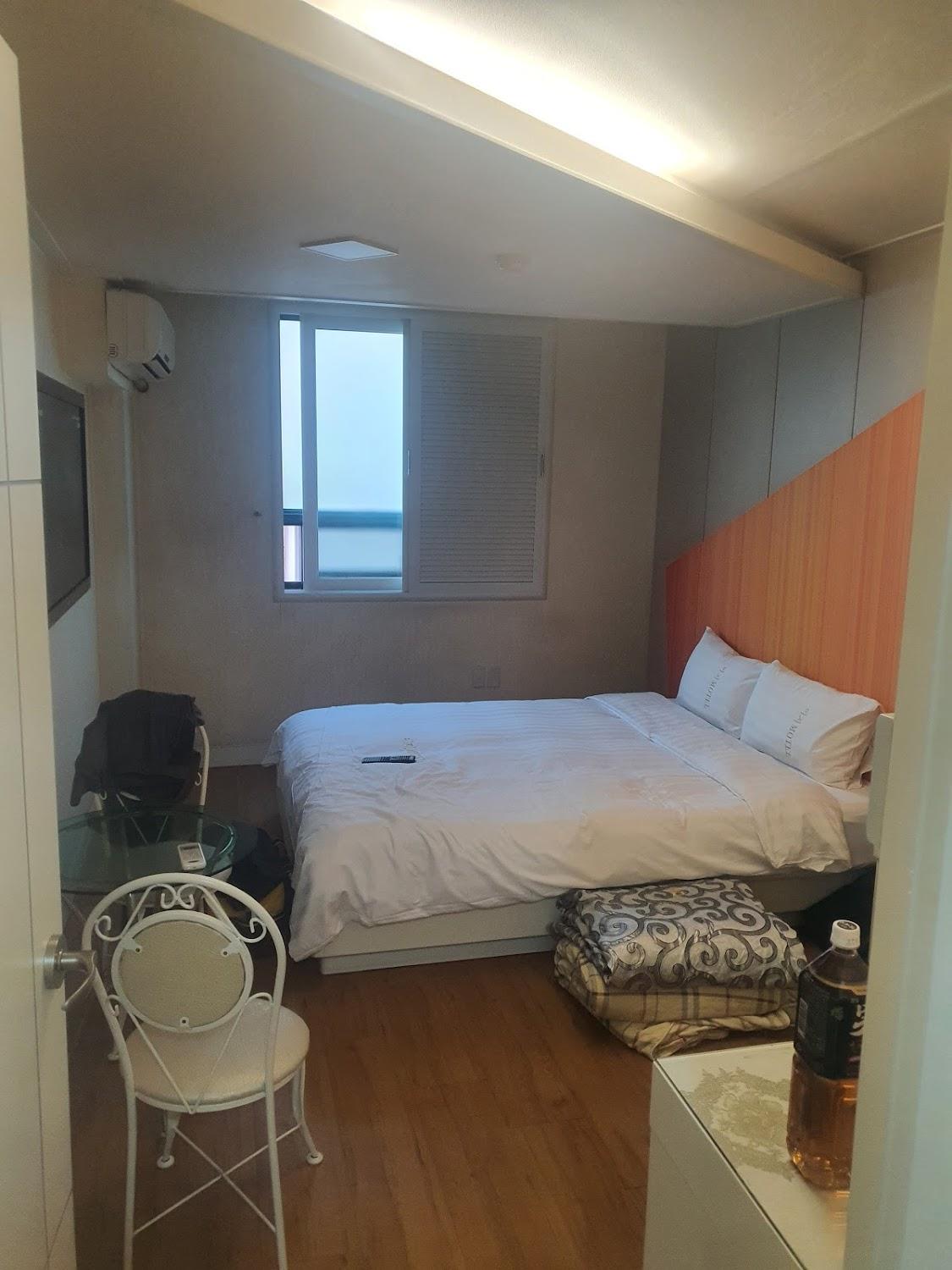 Cover Image for 이지모텔