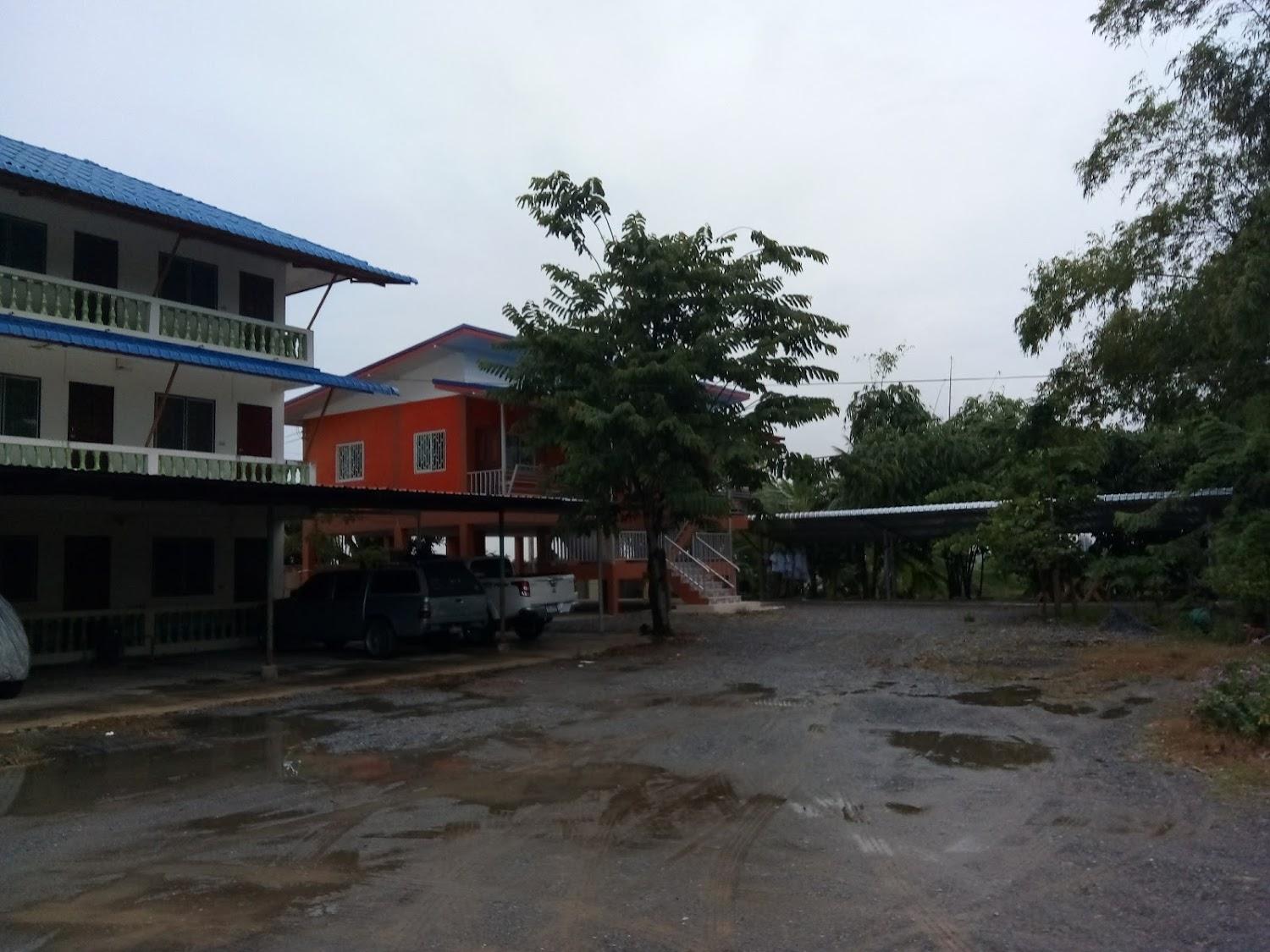 Cover Image for หอพักถมทอง
