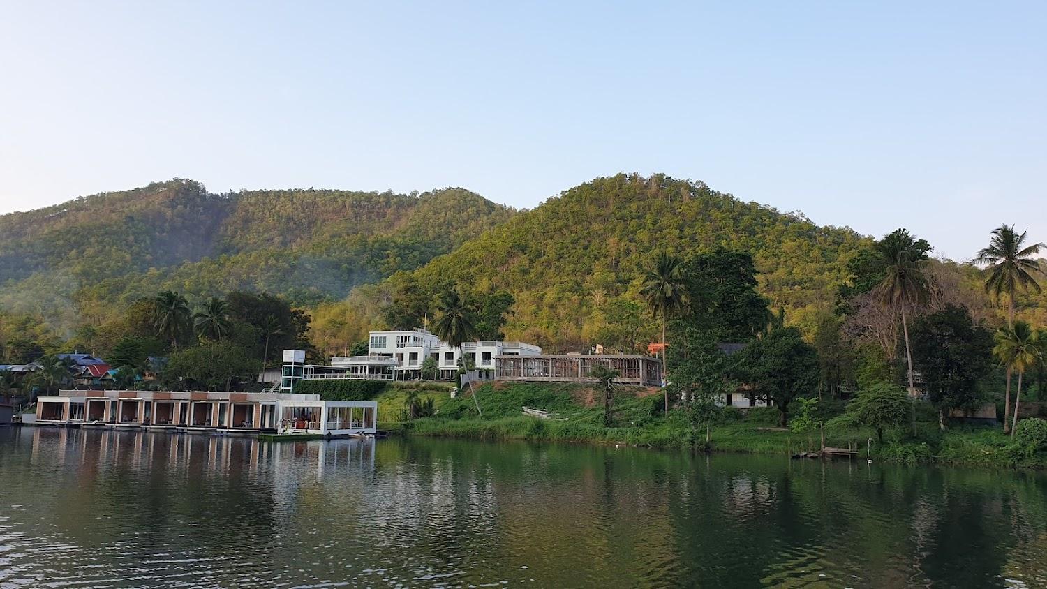 Cover Image for Baan krupong (บ้านครูปองแพริมน้ำ)