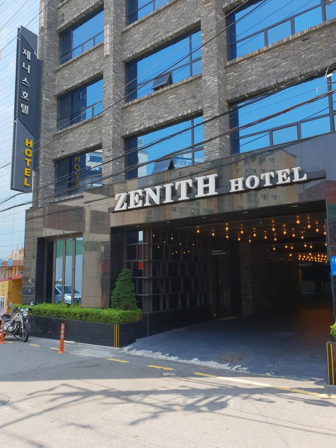 Cover Image for Zenith Hotel