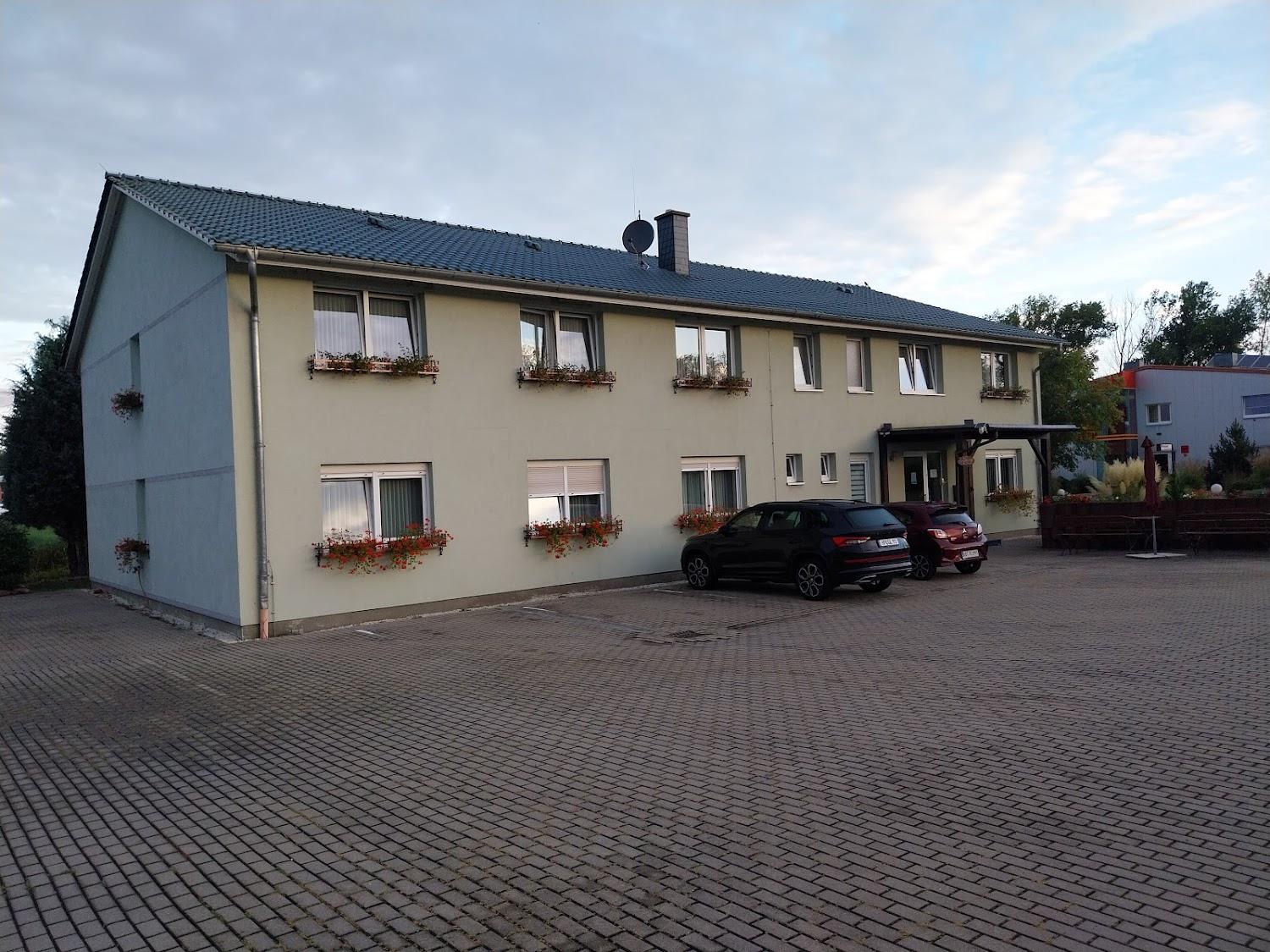Cover Image for Pension an der Rennstrecke