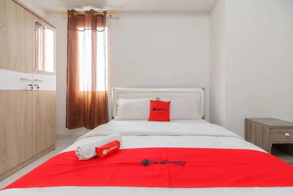 Cover Image for RedDoorz Apartemen @ Green Lake View Cimanggis