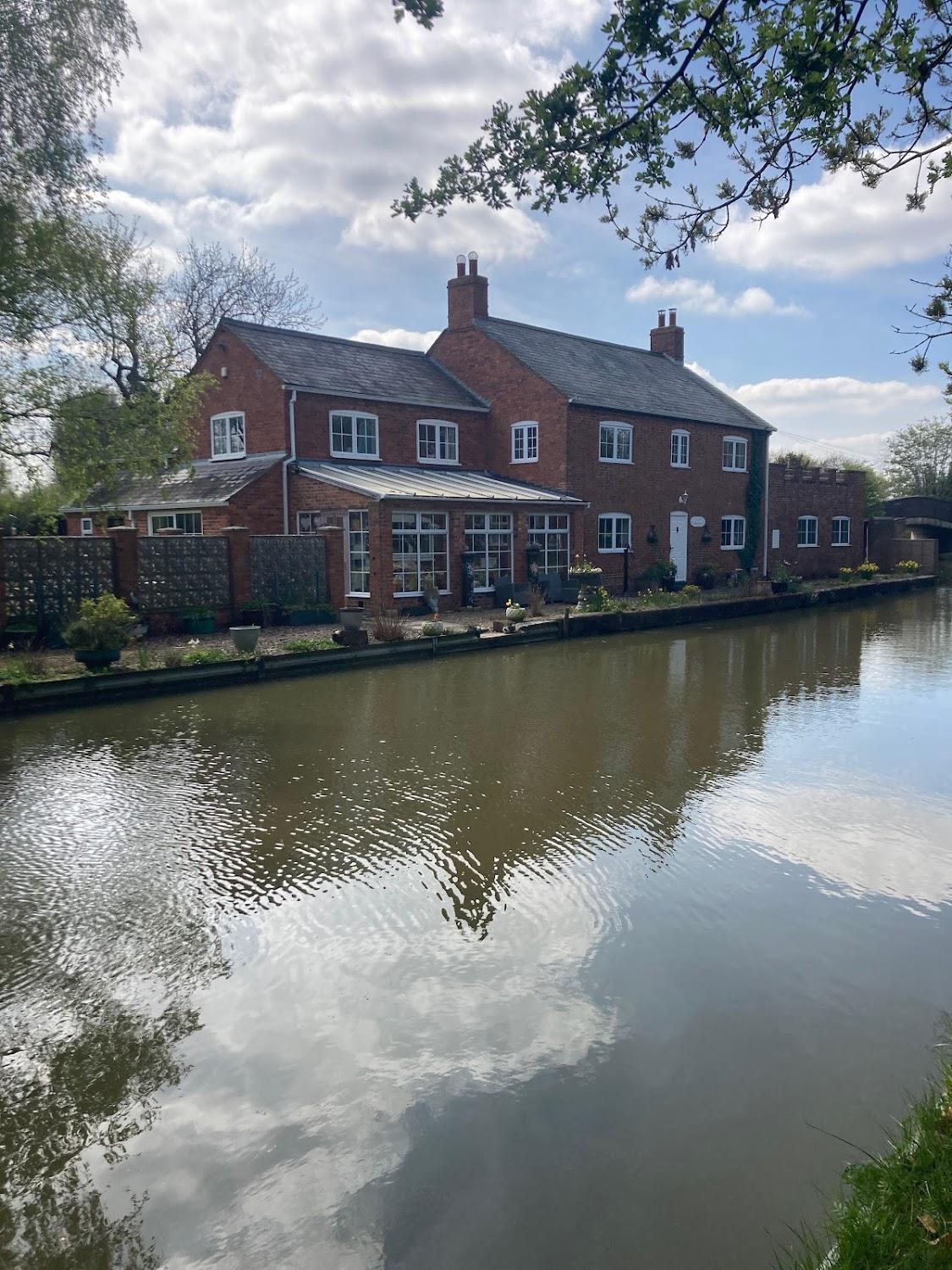 Cover Image for Canalside B&B