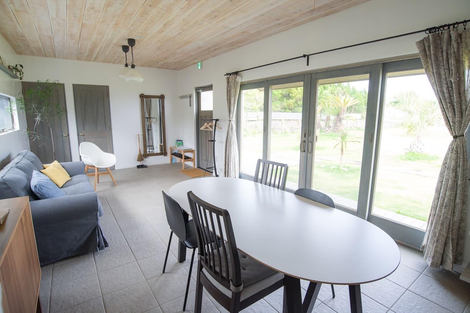 Cover Image for Dog Cottage Uminone