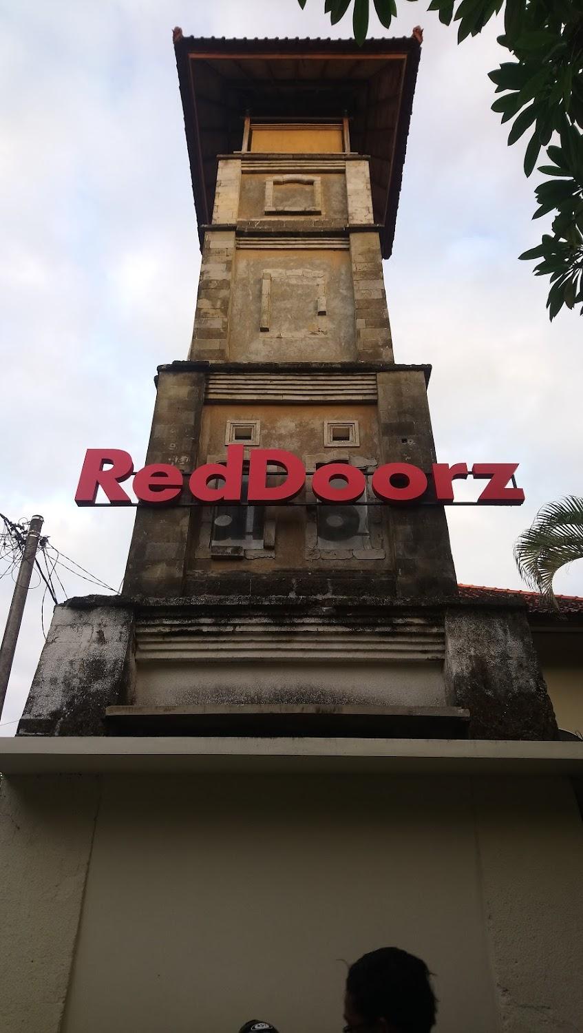 Cover Image for RedDoorz Plus near Seminyak Square