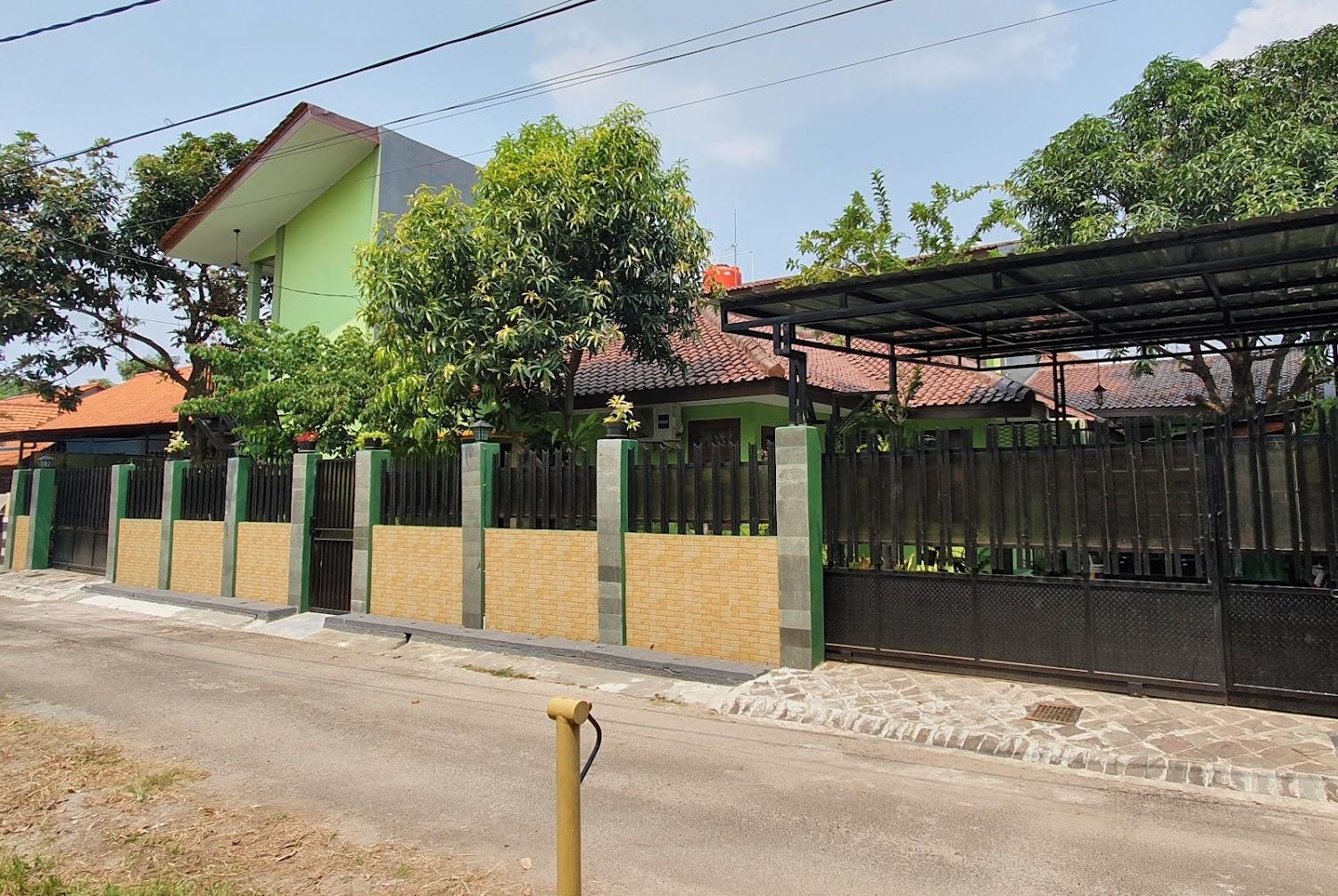 Cover Image for The Green Raff's Residence