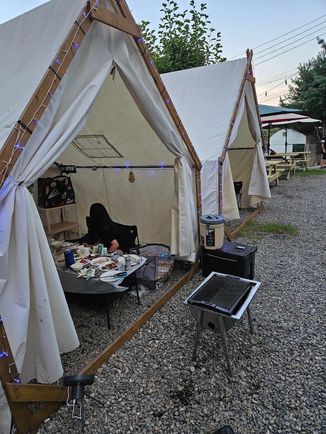Cover Image for 숲속의강촌