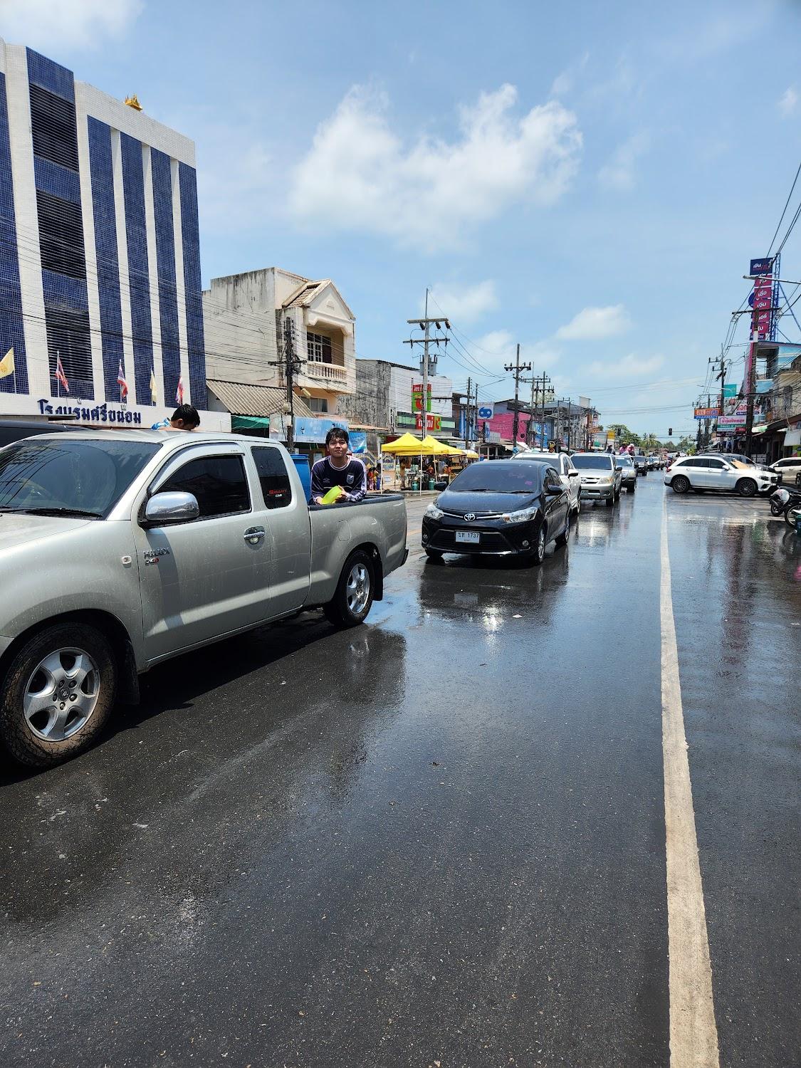 Cover Image for โรงแรมศรีขนอม ตลาดบางโหนด