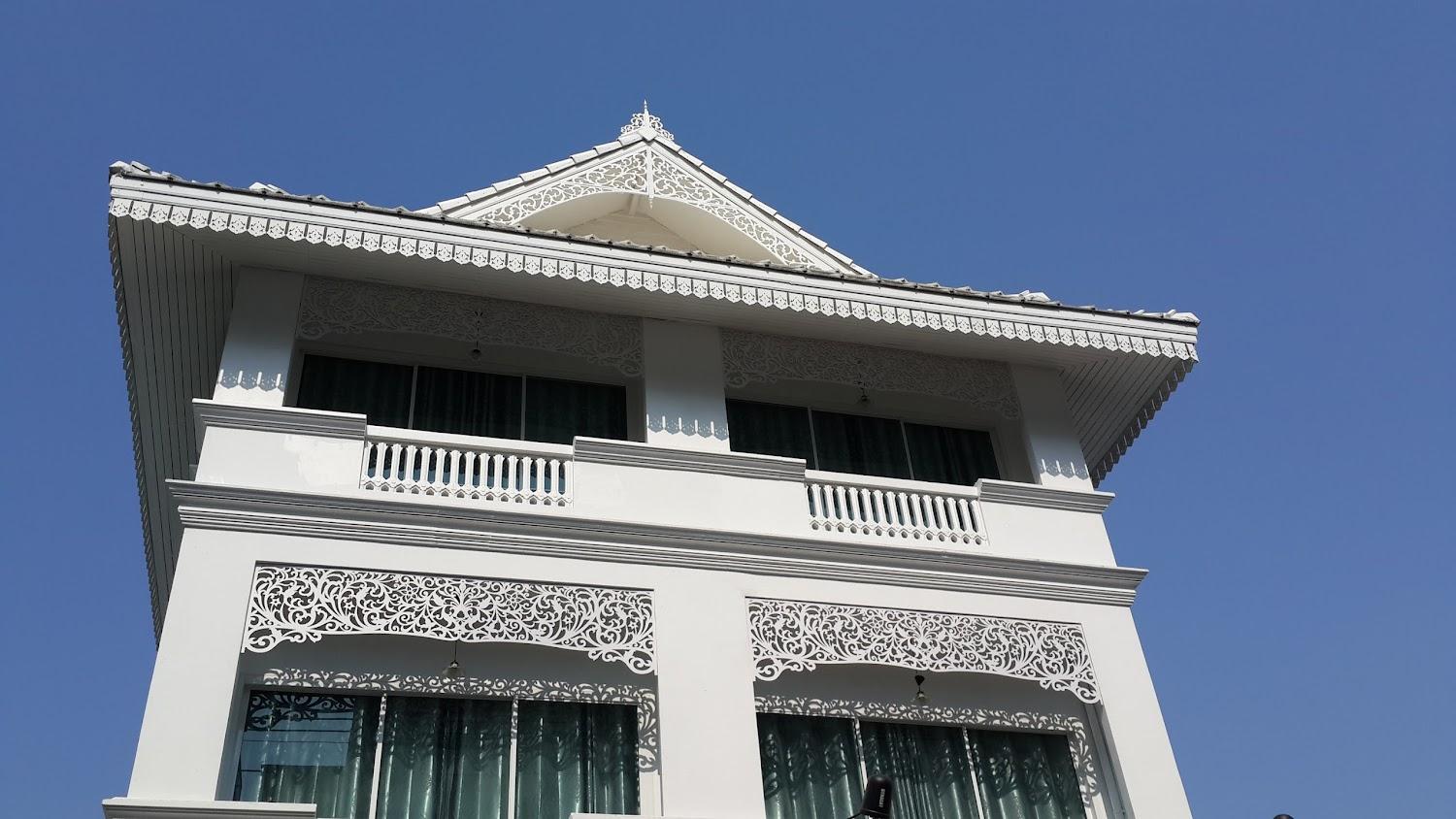 Cover Image for Dharasom' s Colonial House