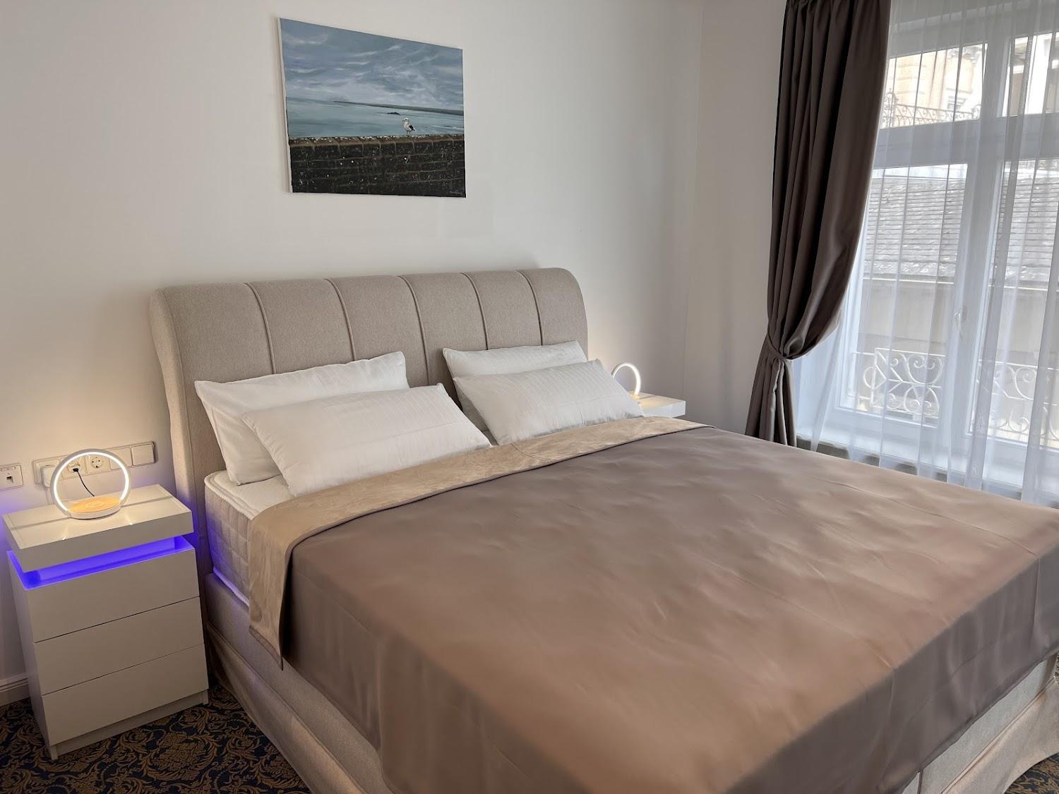 Cover Image for Art Hotel House One