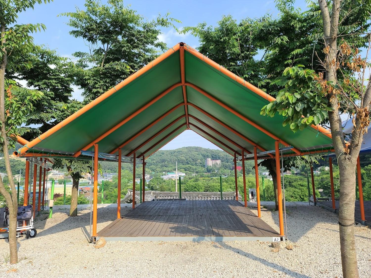 Cover Image for 광릉 해오름 캠핑장&글램핑