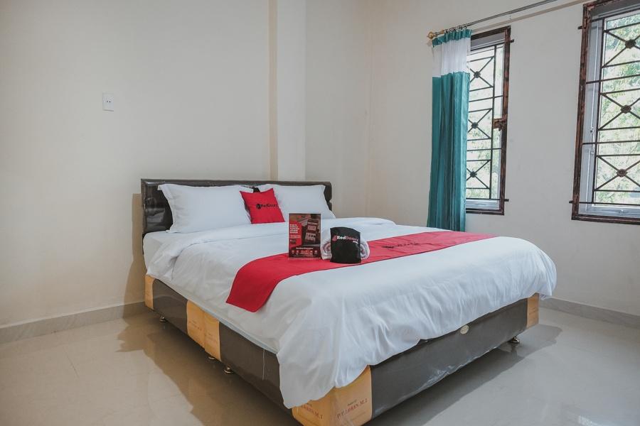 Cover Image for RedDoorz near Ringroad City Walks Medan
