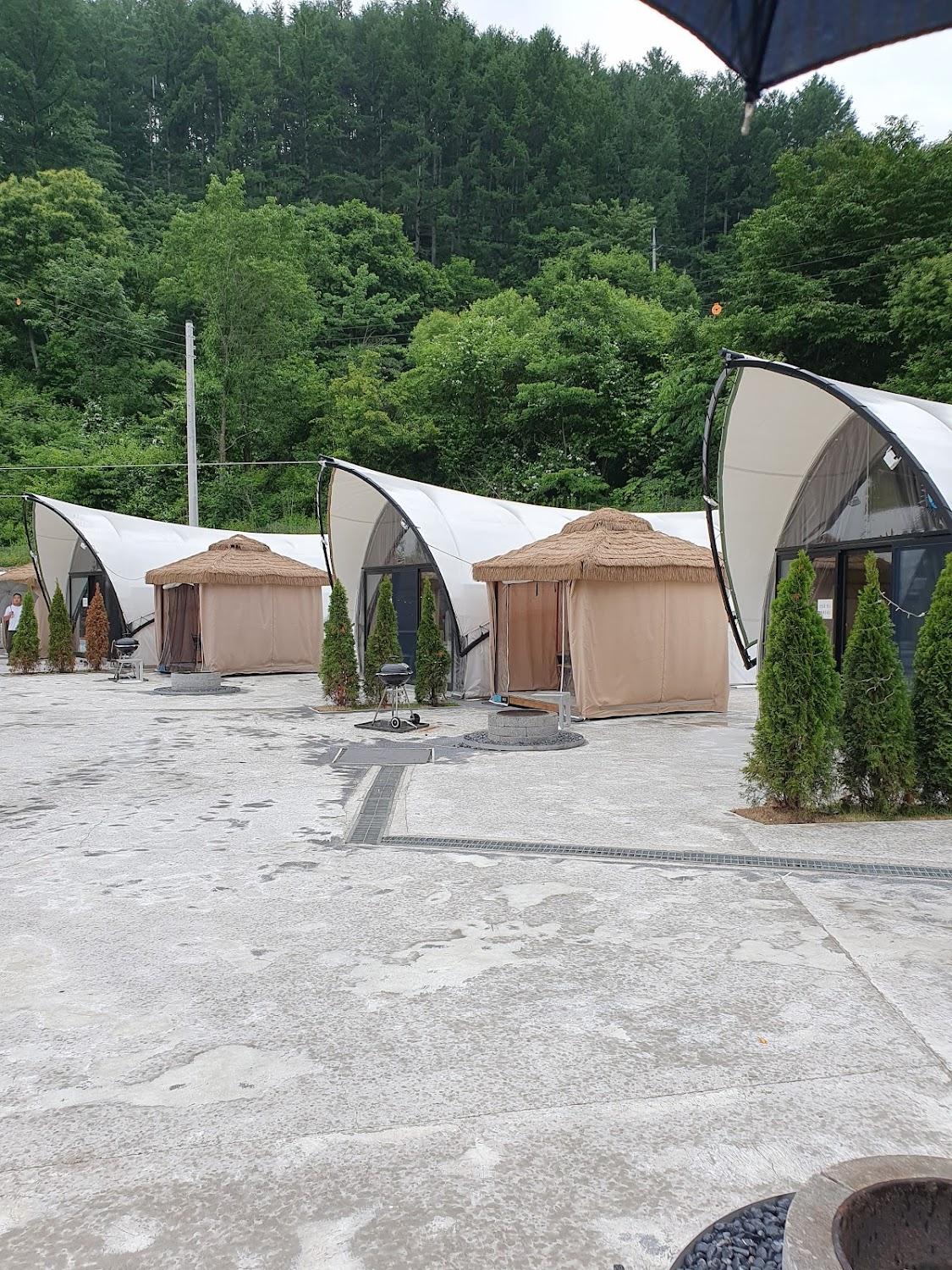 Cover Image for 양평빌리풀램핑
