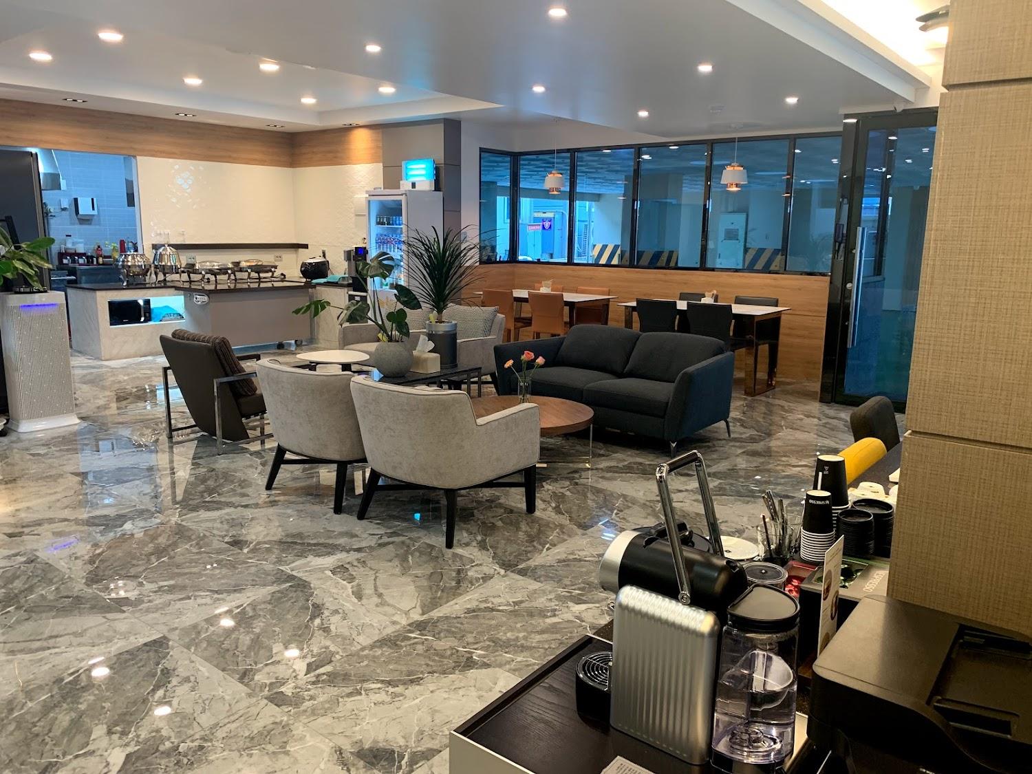 Cover Image for Hotel J's