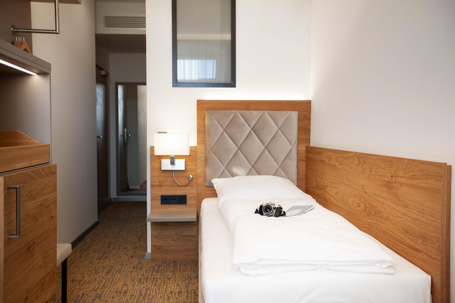 Cover Image for Hotel Ross