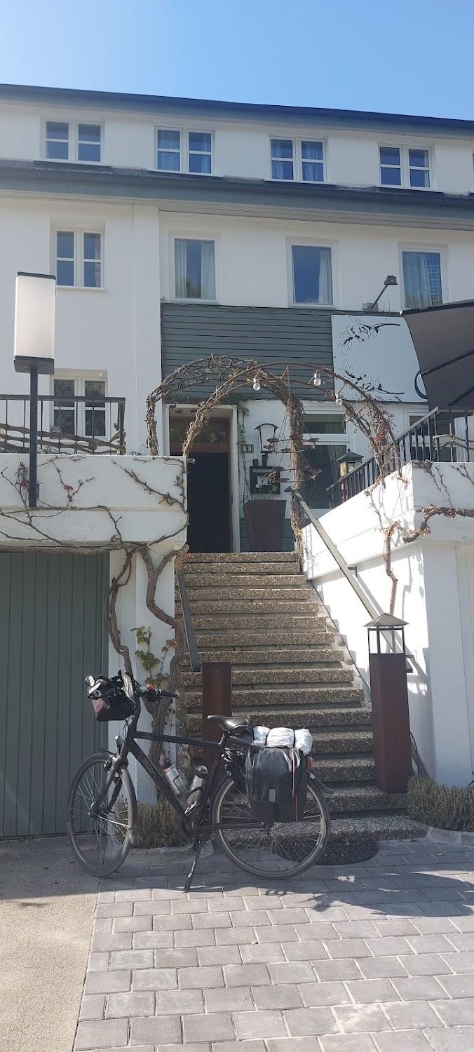 Cover Image for Bed & Breakfast -Gruppenhaus Murmeltier