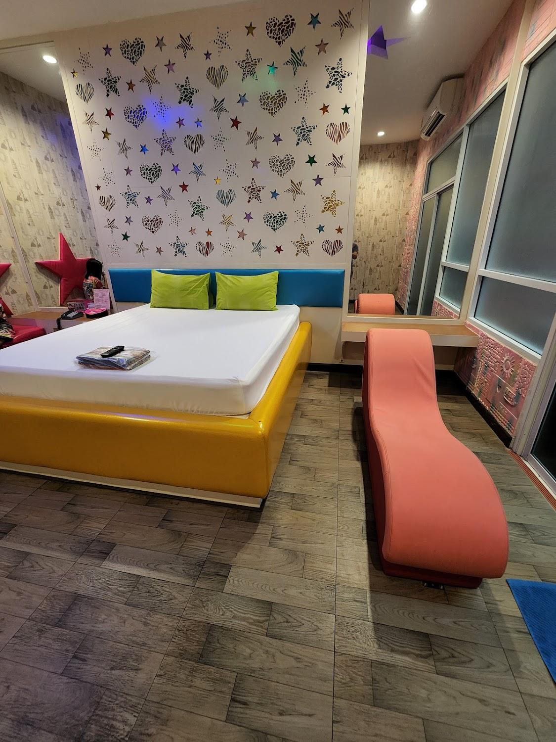 Cover Image for Hotels U & Me