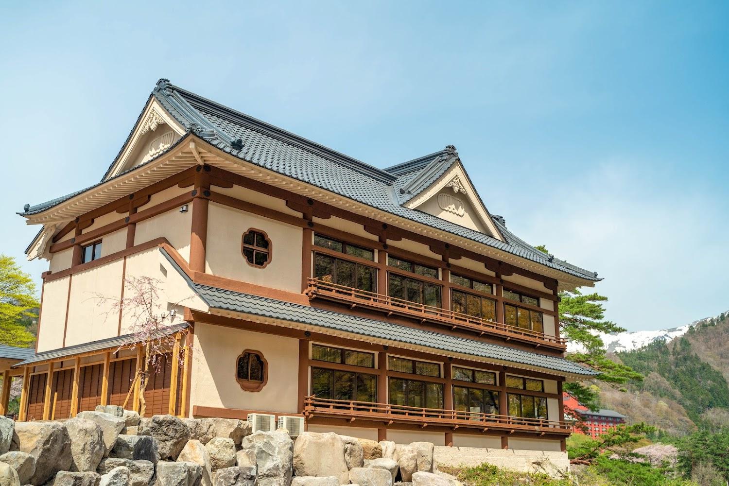 Cover Image for Four seasons hot spring inn Momoyama style