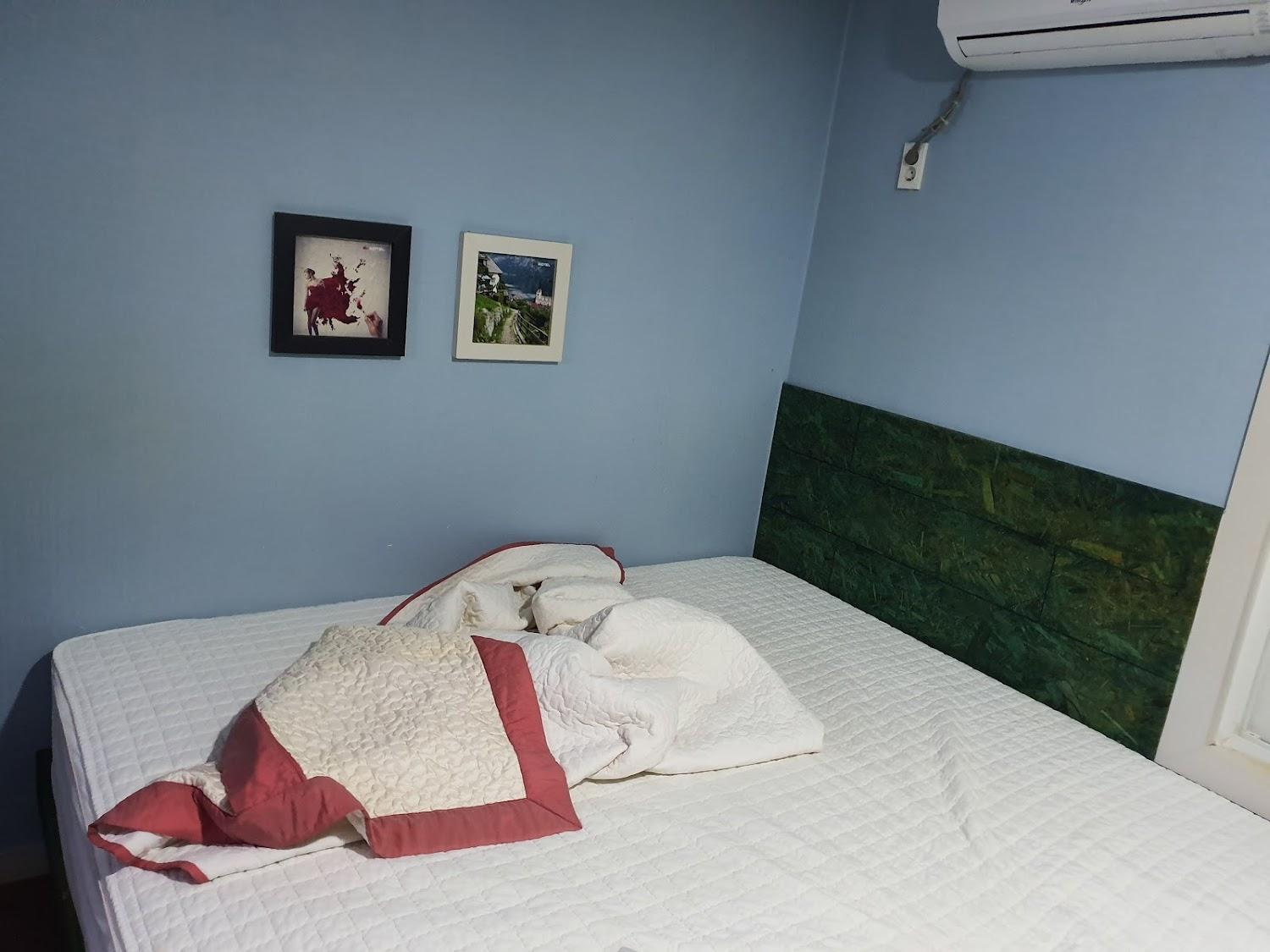 Cover Image for 6th Motel