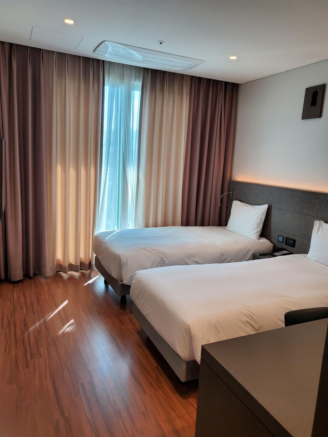 Cover Image for Airsky Hotel