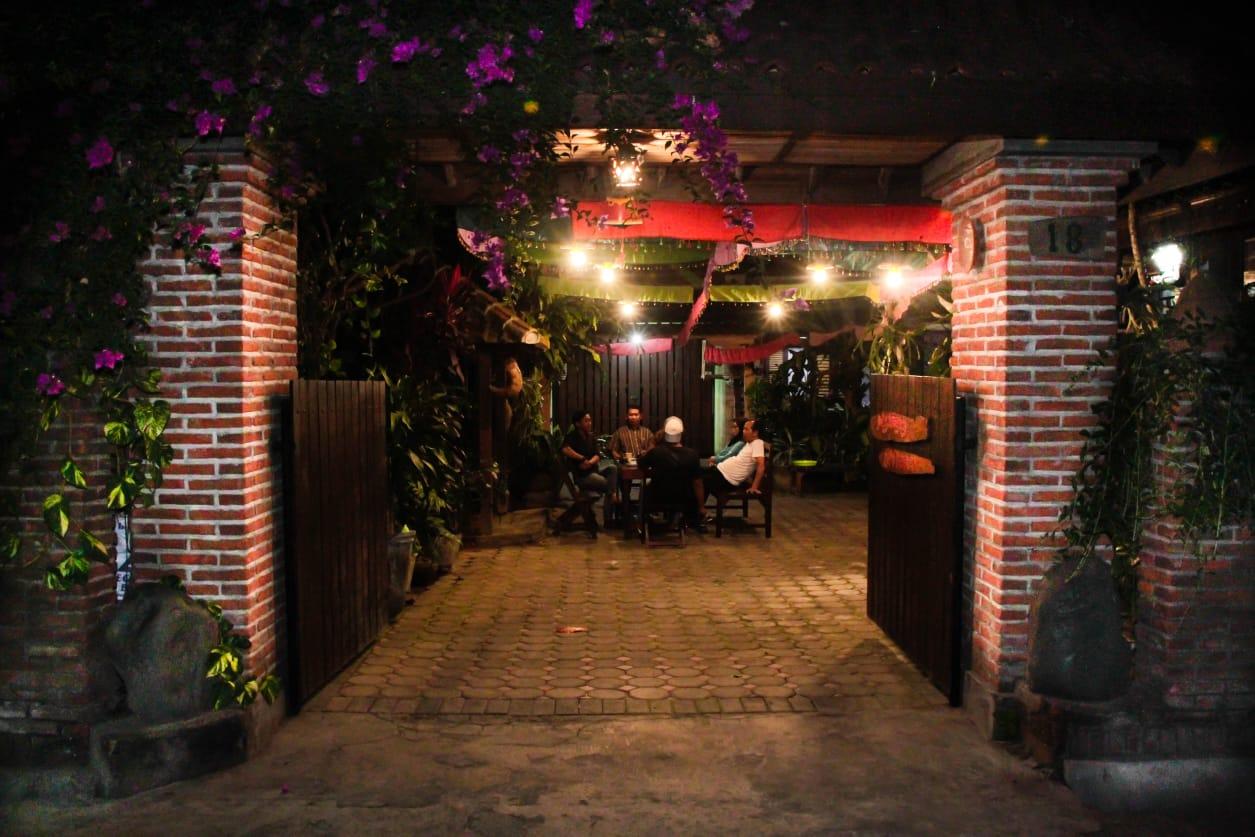 Cover Image for Flamboyan Inn