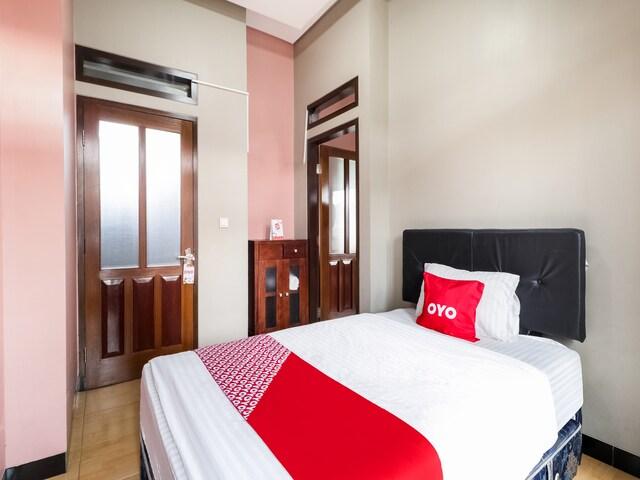 Cover Image for OYO 90026 Guest House Teras Waruga Syariah