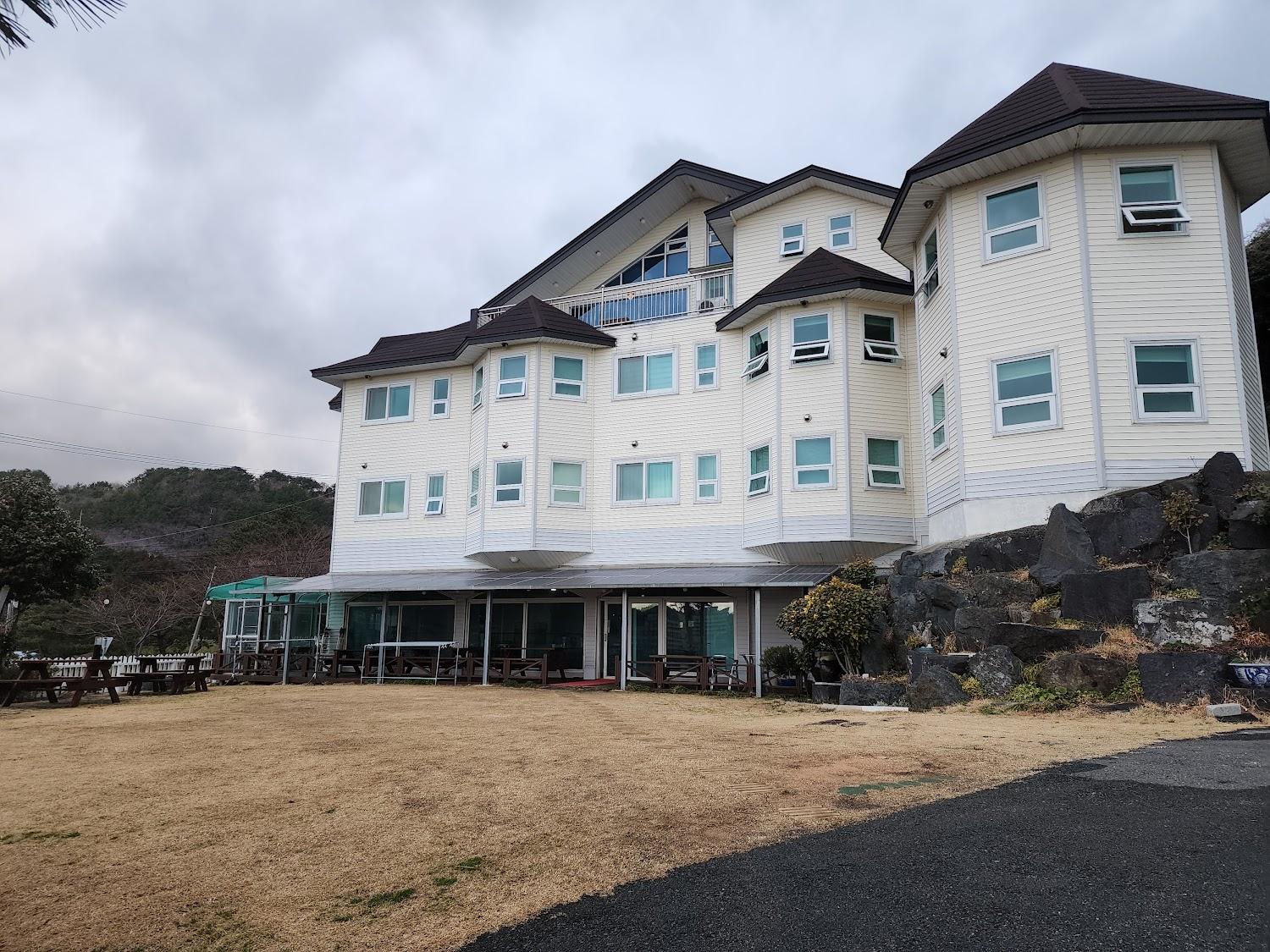 Cover Image for Geoje Joeunde Pension