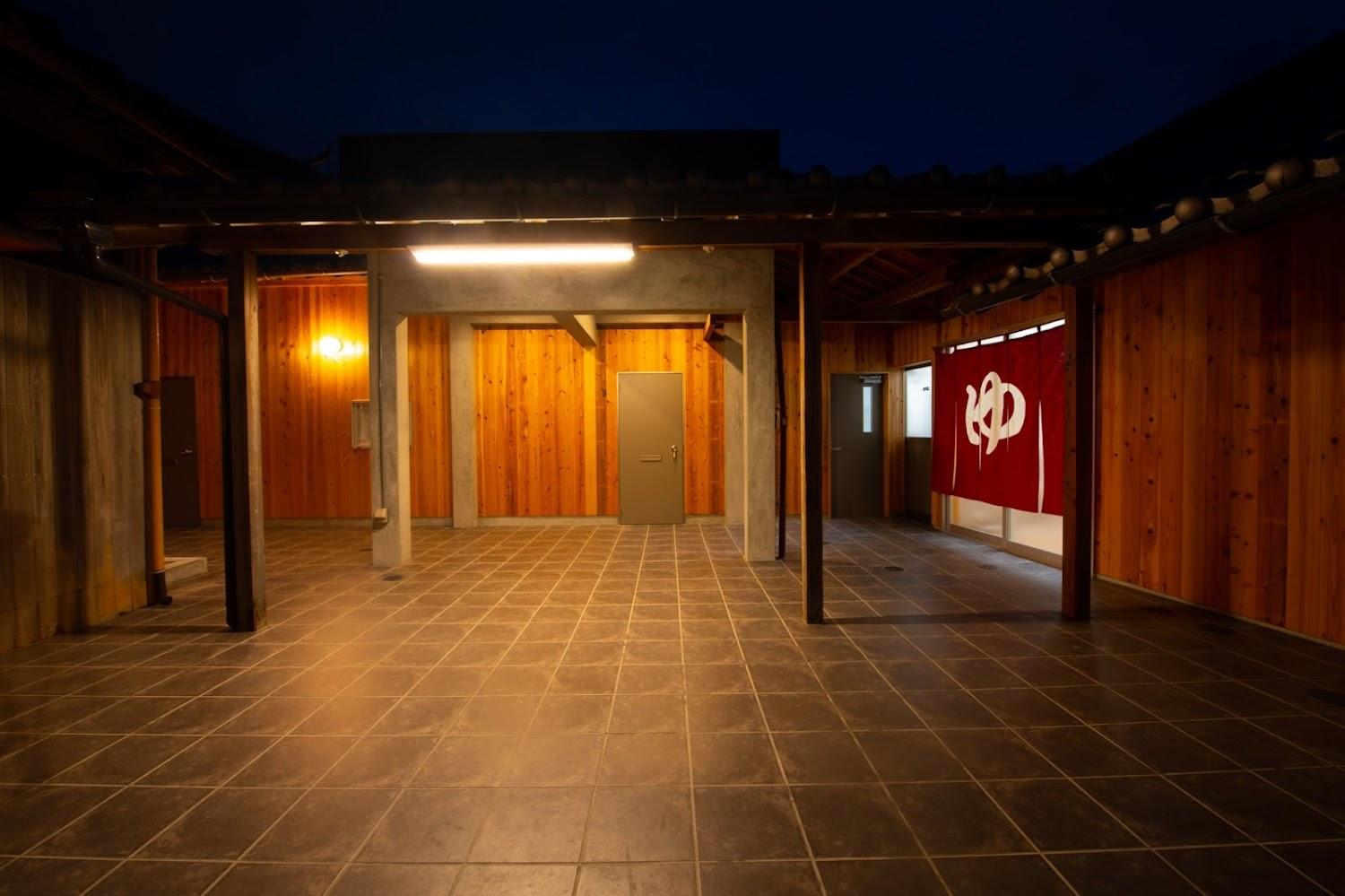 Cover Image for Awajishima dog stay. CHIKUSA