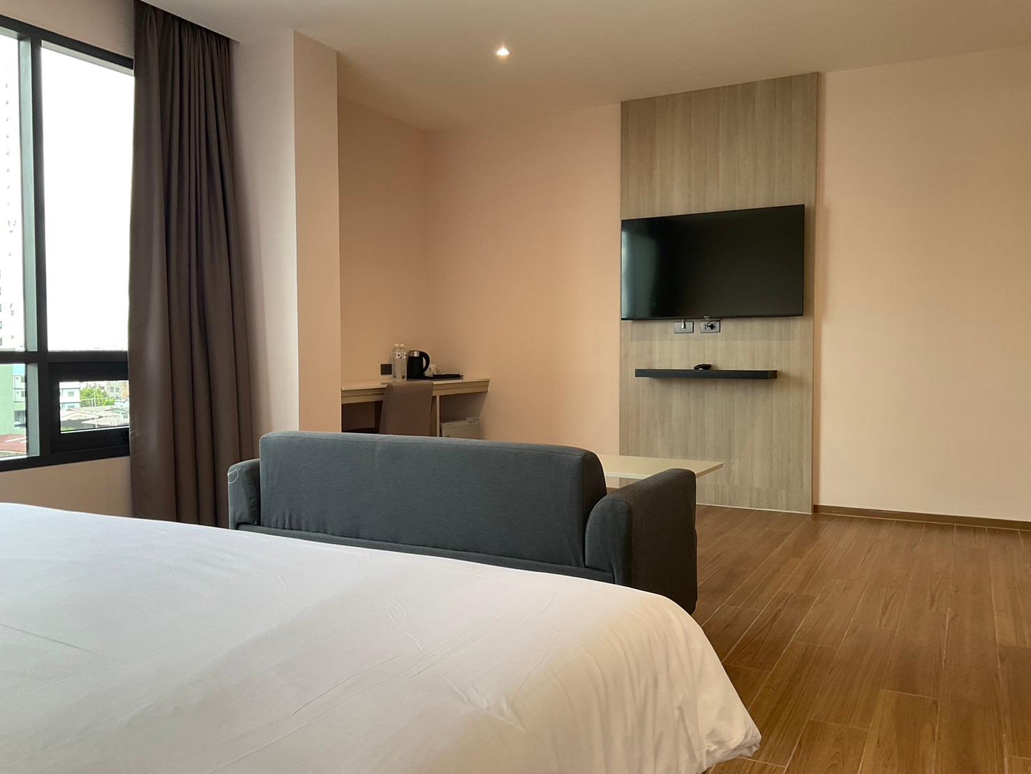 Cover Image for 35 BOW HOTEL&COMPLEX