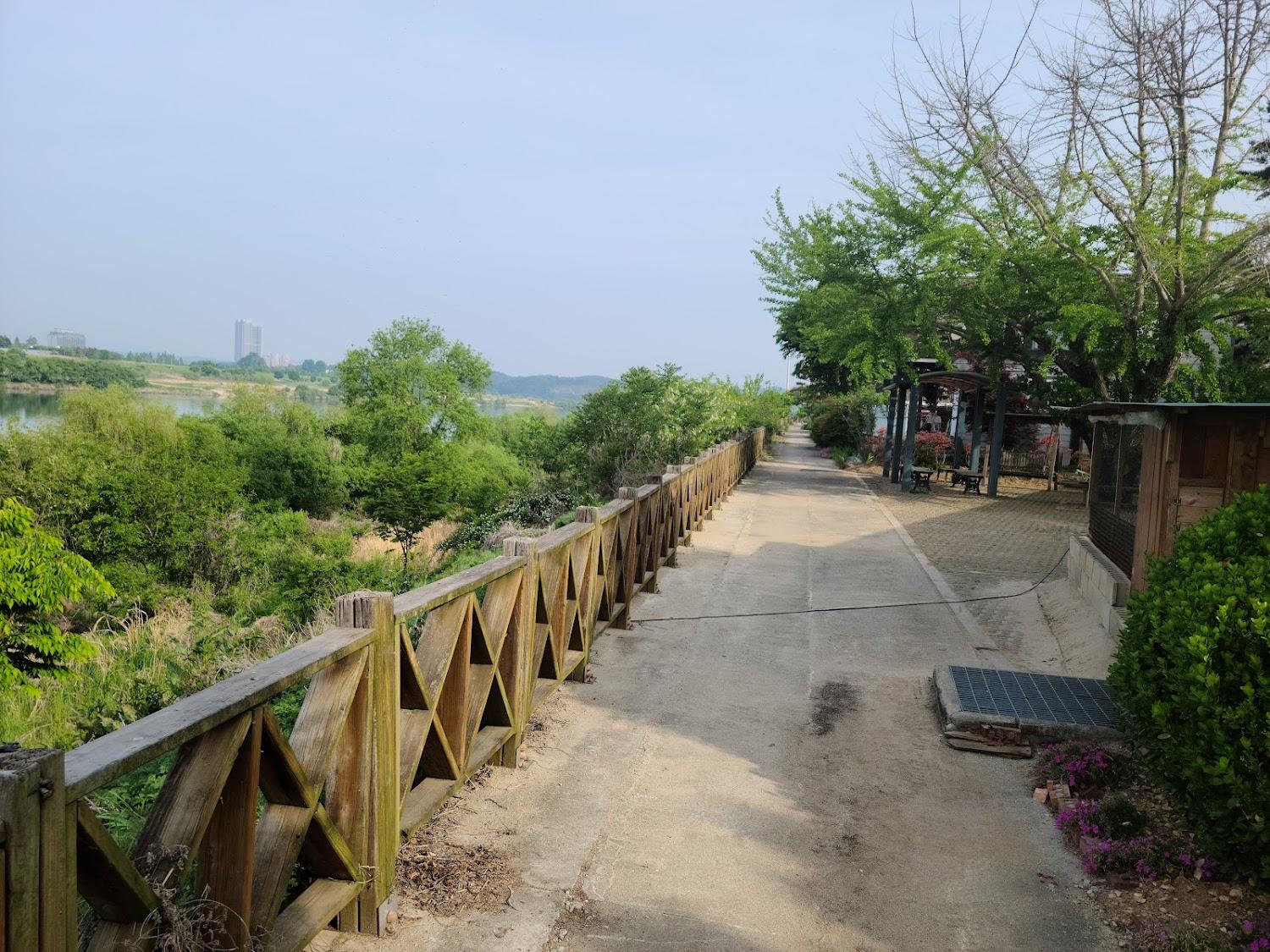 Cover Image for Yeoju Yeogangjae Pension