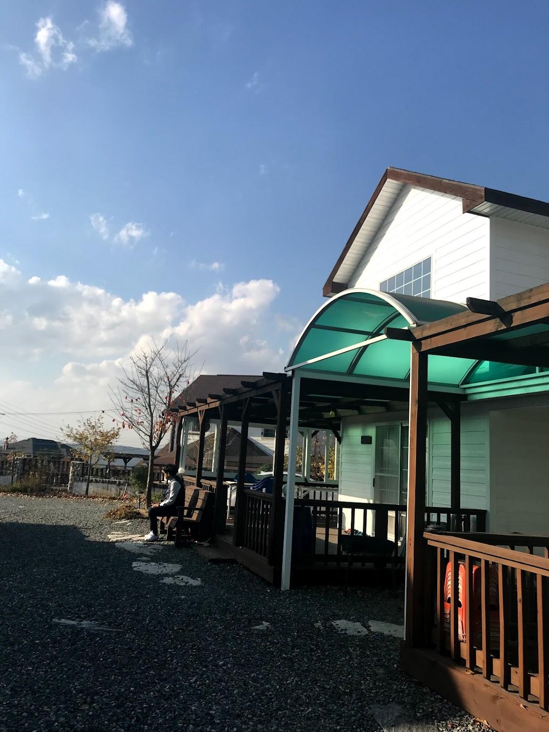 Cover Image for 솔바람들꽃향기펜션