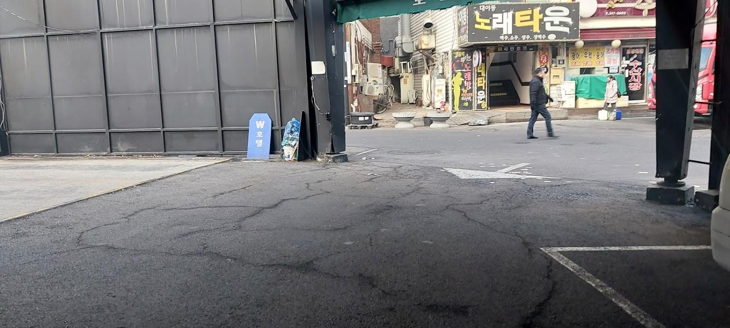 Cover Image for W모텔