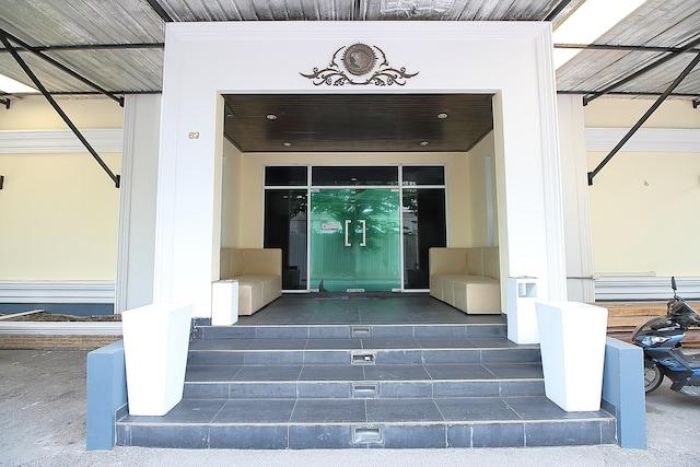 Cover Image for OYO 1002 Pinklao Resort