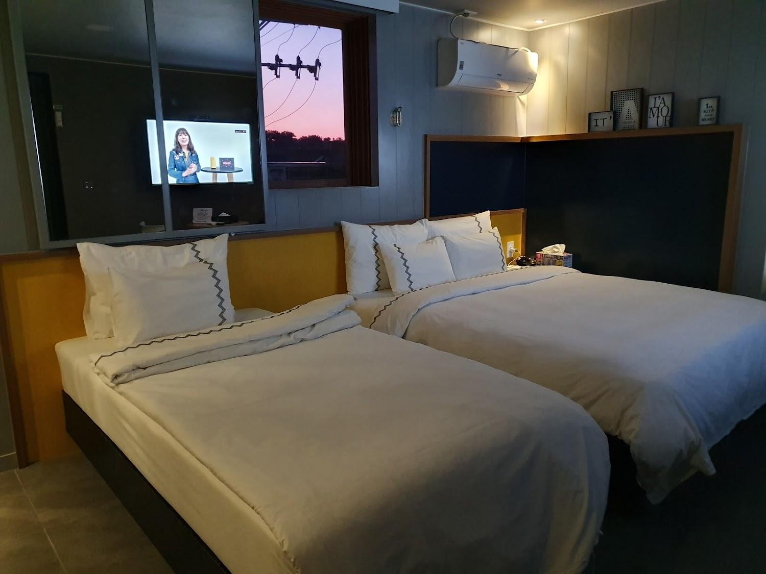 Cover Image for 서천달이빛나는밤에호텔