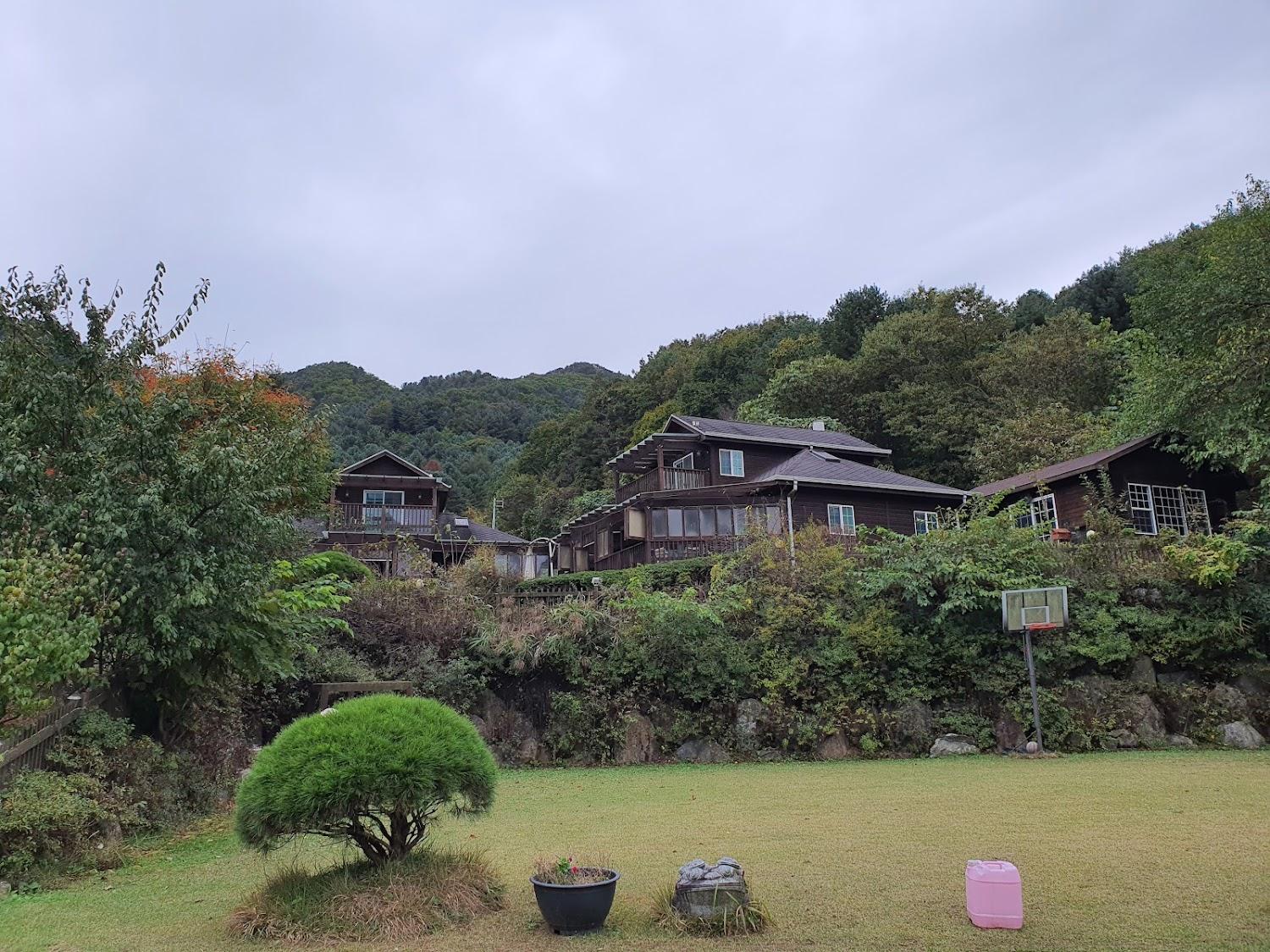 Cover Image for Yangpyeong Familiar Hill Pension