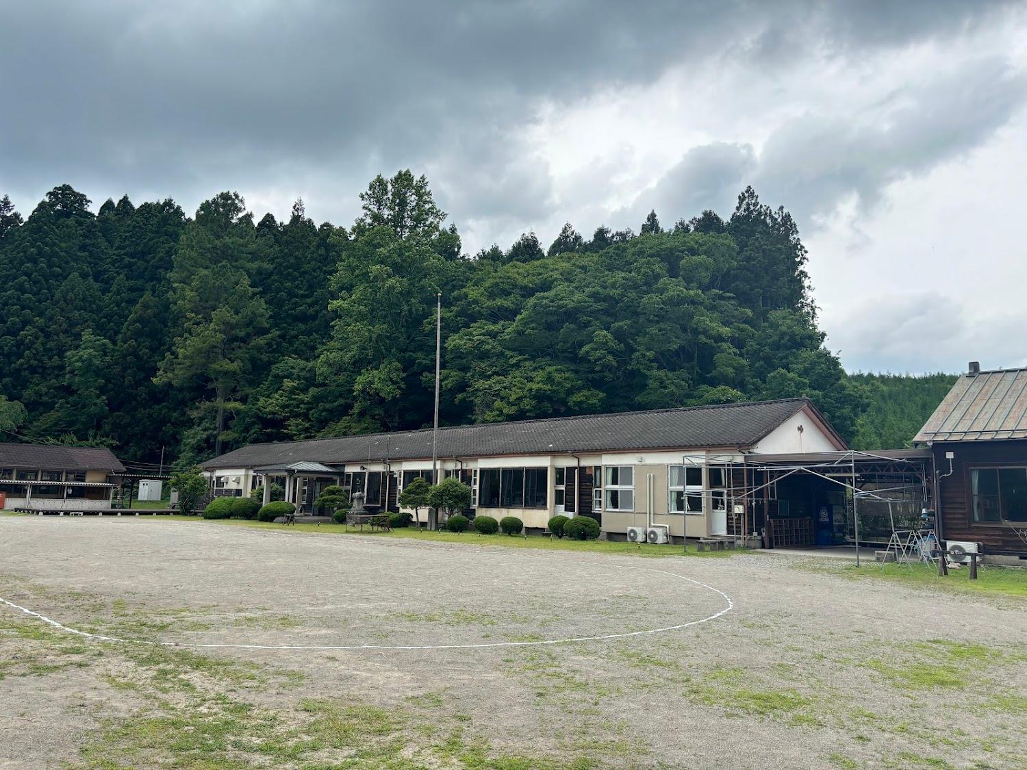 Cover Image for 星ふる学校 くまの木