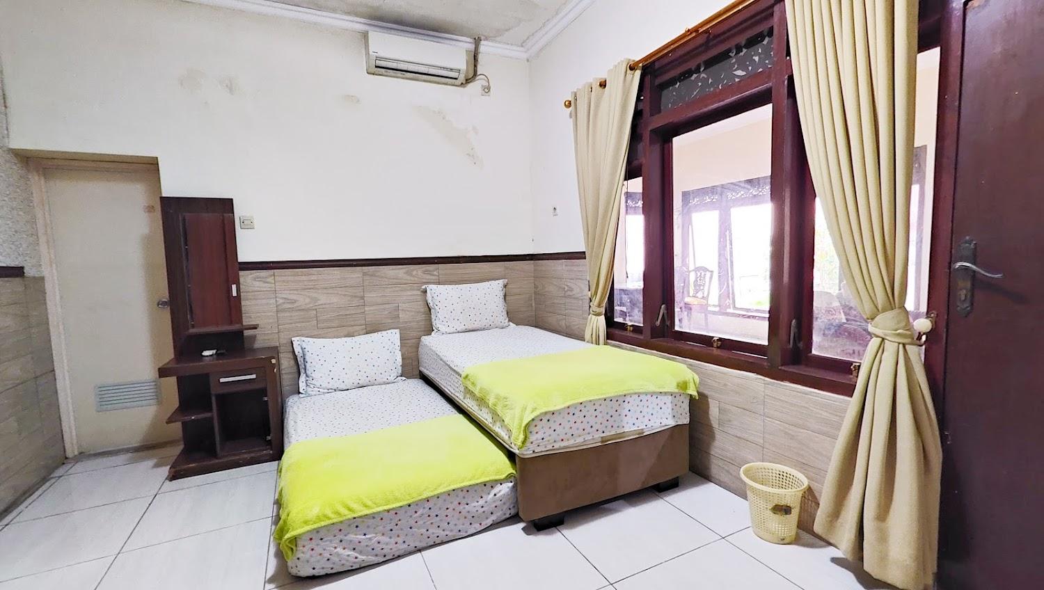 Cover Image for Homey Guesthouse near Sby Zoo Syariah