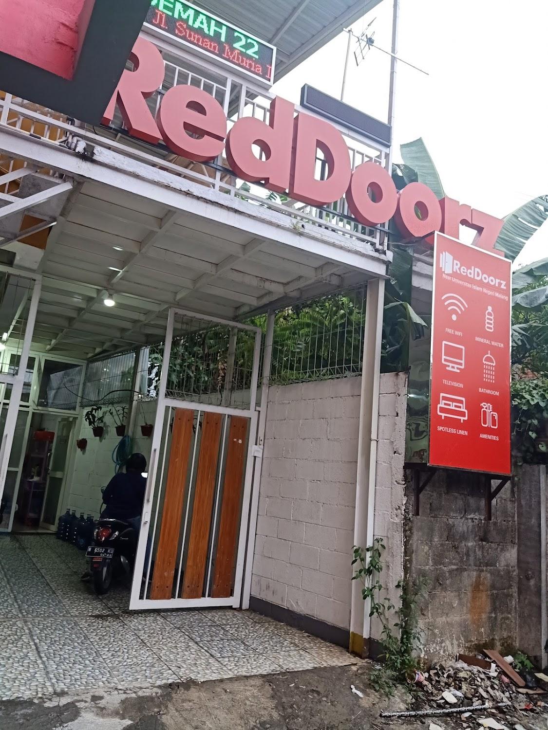 Cover Image for RedDoorz near Universitas Islam Negeri Malang