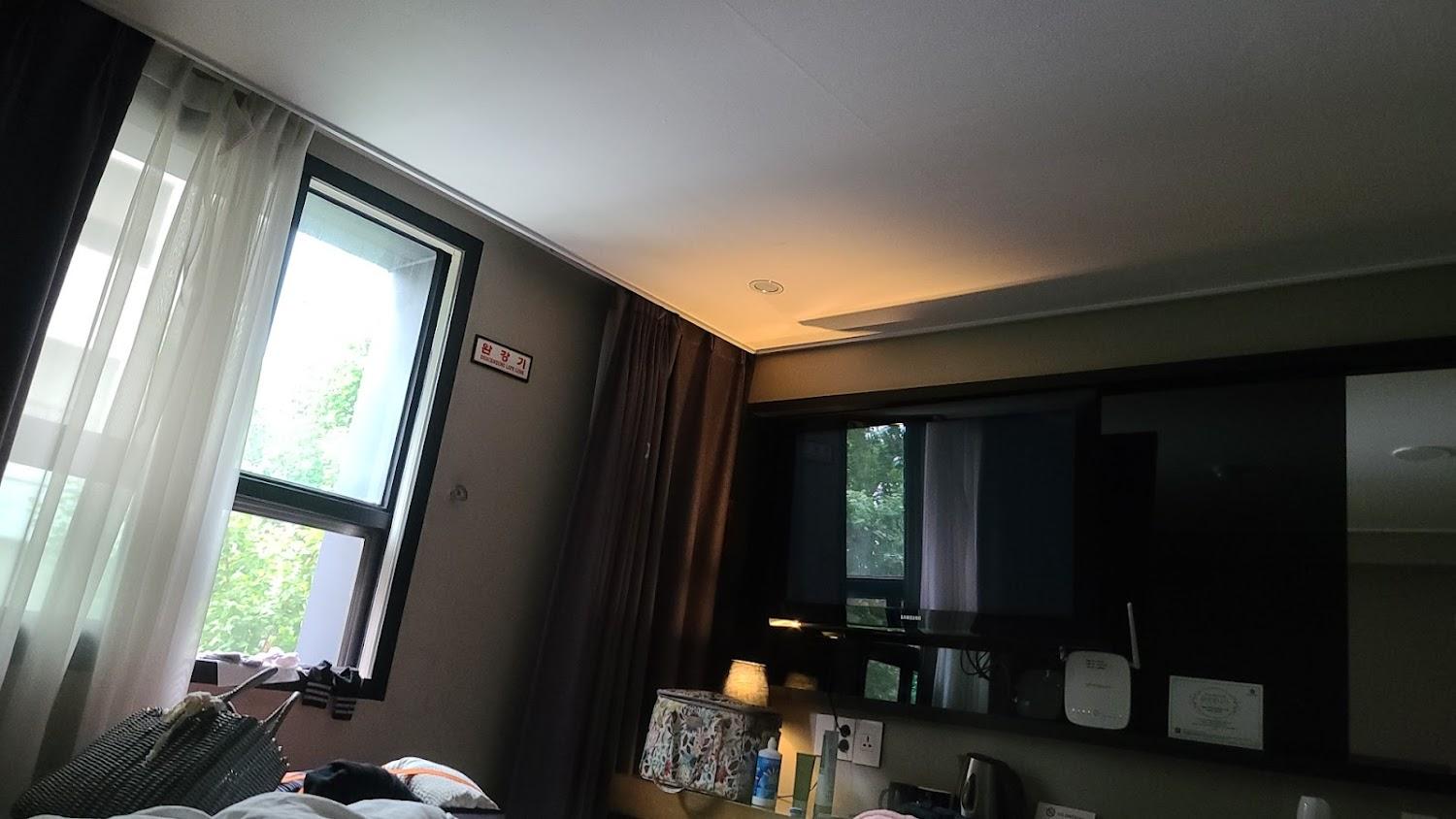Cover Image for THE BS HOTEL