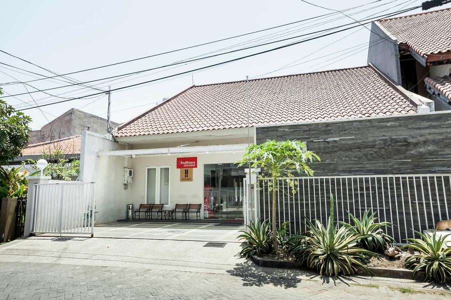Cover Image for RedDoorz near Plaza Marina