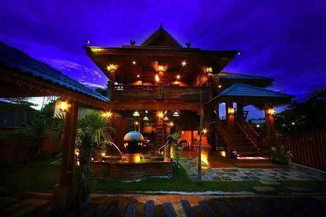 Cover Image for 99 Friend's House Lanna