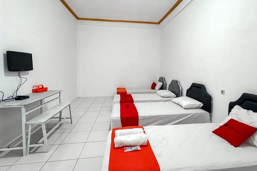 Cover Image for RedDoorz Syariah @ Neu Hostel Cisarua Lembang
