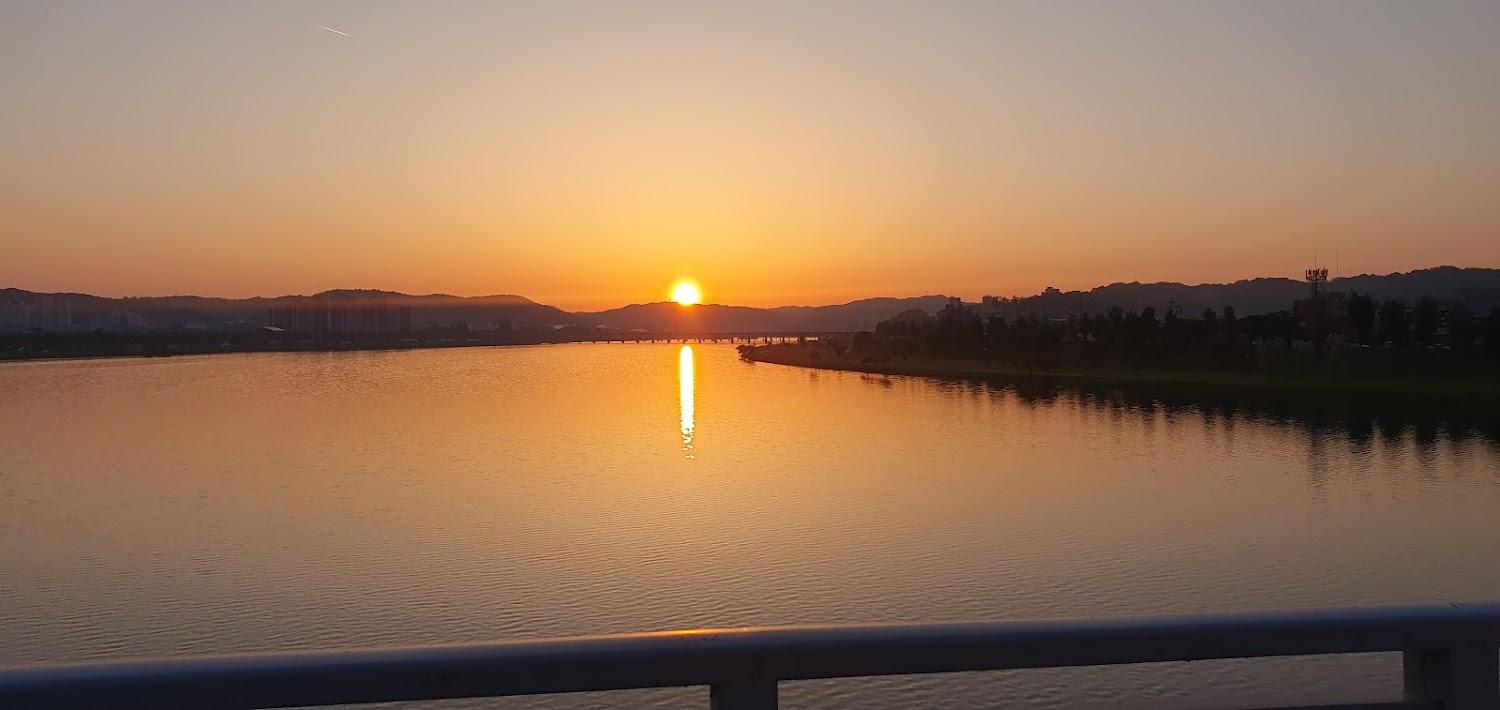 Cover Image for 하늘이열리는M모텔