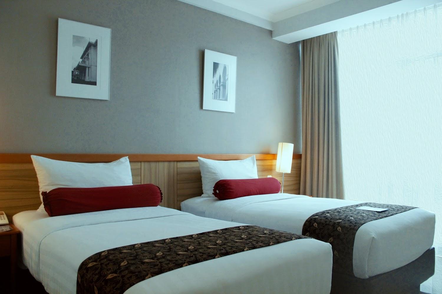 Cover Image for Ivory Hotel