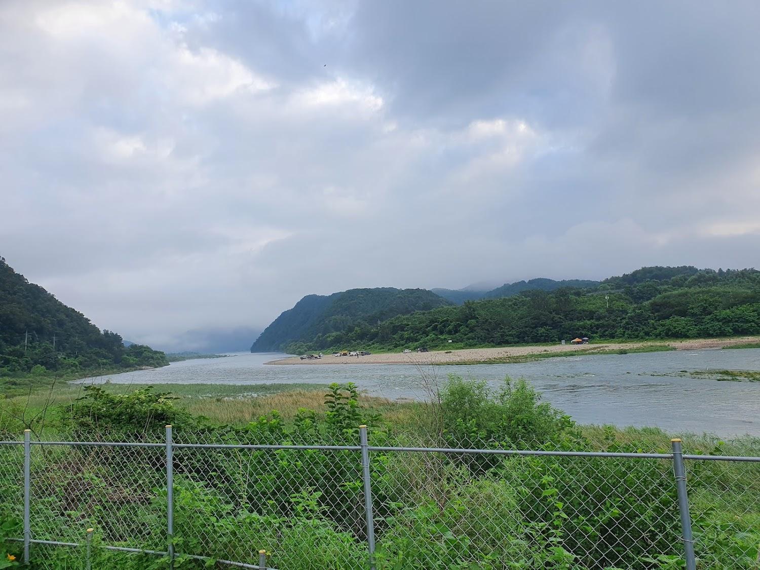 Cover Image for 리버모텔