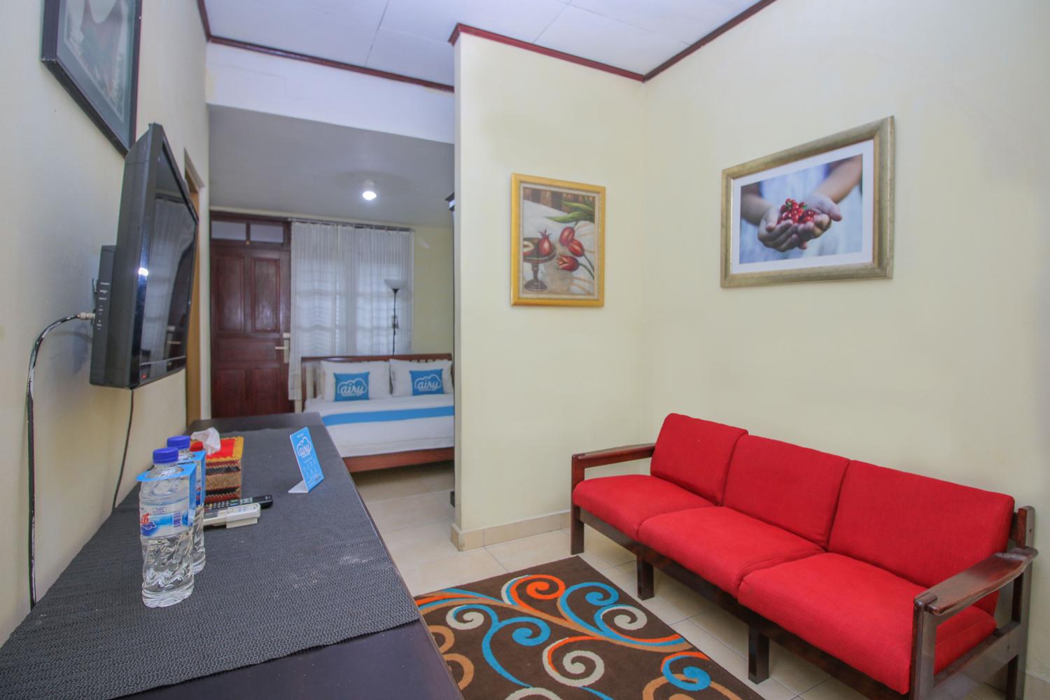 Cover Image for Airy Lansot Sarongsong Lingkungan Satu Tomohon