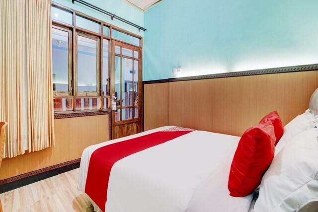 Cover Image for OYO 90179 Sybilla Cafe & Homestay